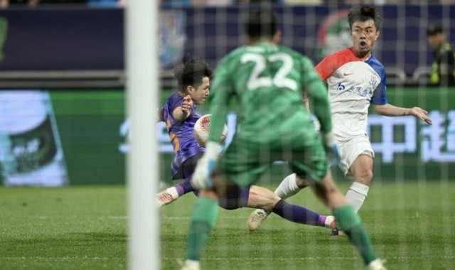 曹赟定退役：十四载坚守梦未圆 退役亦留憾与光