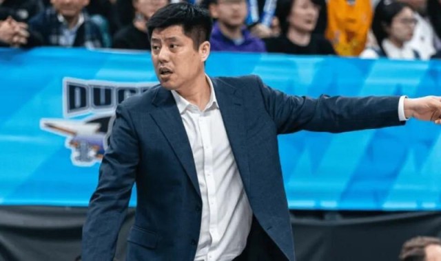 潘江没了张宁与李春江一塌糊涂！关键时刻攻守纯送，本土球员也垮