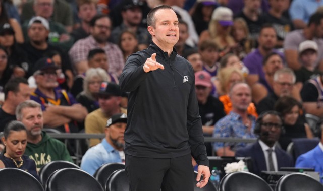 官方入口-奥特：大家都在为季后赛冲刺对抗很凶狠 我们必须适应这种节奏