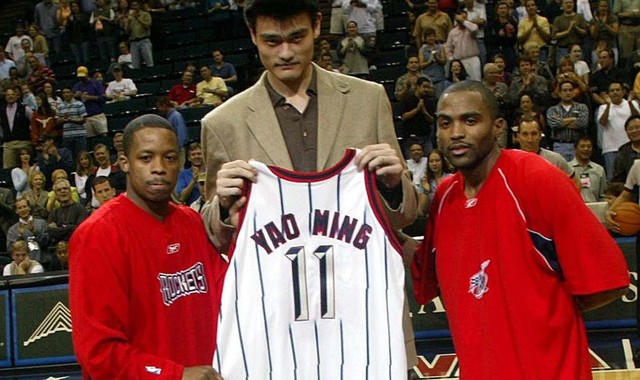 开云app-姚明队友回忆往事：被火箭交易有点生气 弗朗西斯后来直接崩了